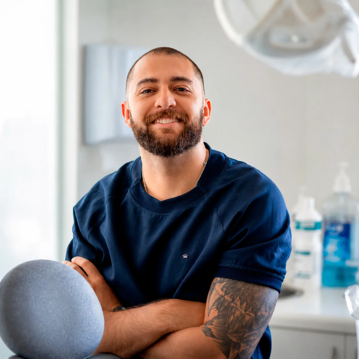 Dr. Renan Araújo, especialista em implantodontia em São Paulo